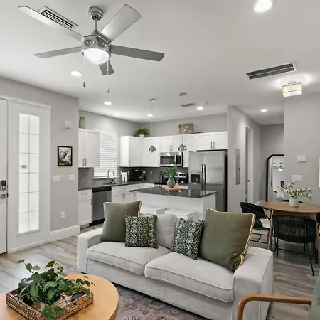 New! Canopy Cove, Luxury Downtown Apartment Near Main St